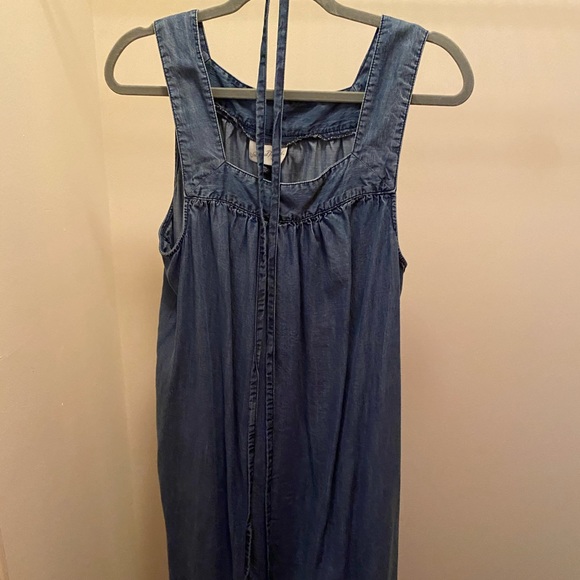 Woman’s Dress - Picture 3 of 6